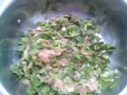 Make Celery makes a meat box with a pair of legs step 11