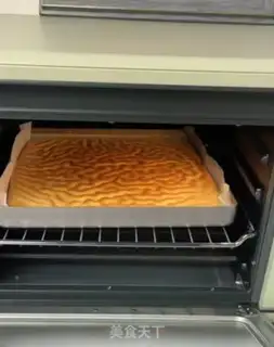 Make Tiger cake roll step 21