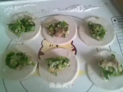 Make Celery makes a meat box with a pair of legs step 17