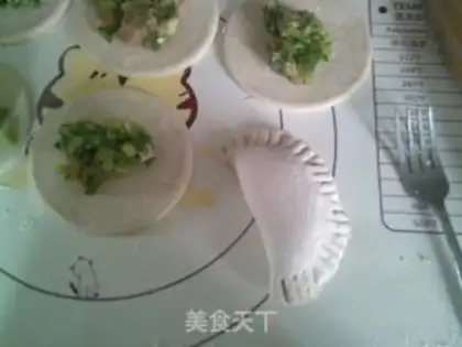 Make Celery makes a meat box with a pair of legs step 18