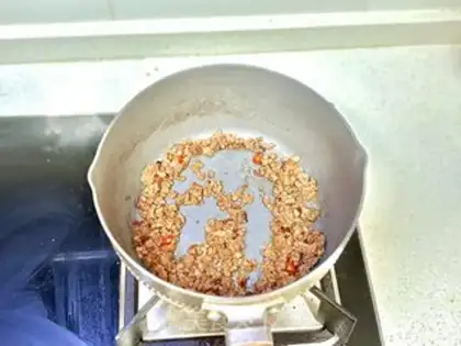 Make Low-fat, low-calorie veal gravy step 2