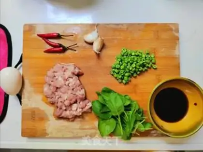 Make Toss the pork and cover the rice step 0