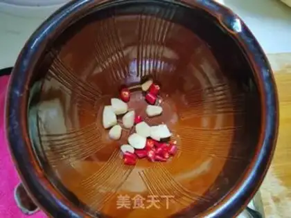 Make Toss the pork and cover the rice step 1