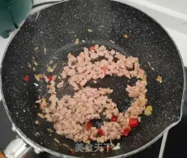 Make Toss the pork and cover the rice step 3