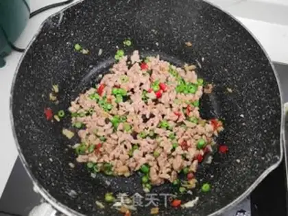 Make Toss the pork and cover the rice step 4