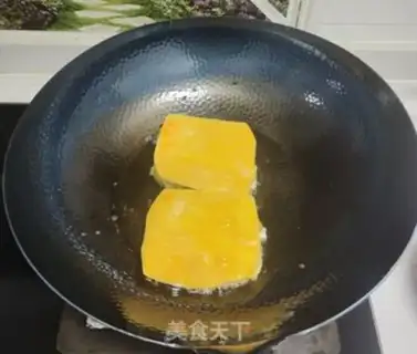Make Egg fried buns step 4