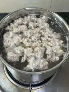 Make A tofu soup in a meat truck step 4