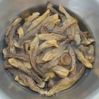Make A deer mushroom evaporated ribs step 0