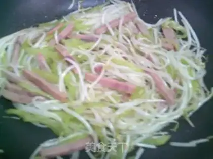 Make Green bean sprouts with pepper step 8
