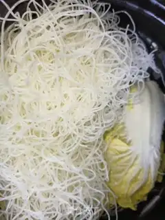 Make A garlic fan with a shrimp nail step 4