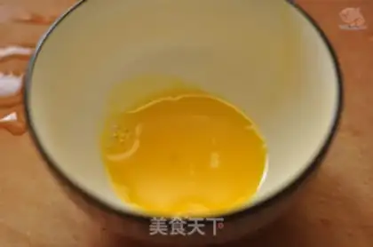 Make Wake the lion and the gold moon cake step 8