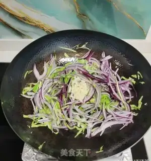 Make Onion fried kale step 2