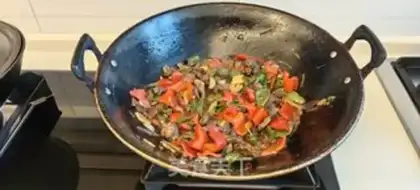 Make Spicy beef noodles step 4