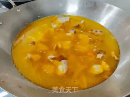 Make Roasted pig hoof soup step 3