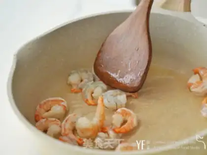 Make Creamed shrimp pasta step 2