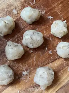 Make Shrimp balls, fresh shrimp noodles step 4
