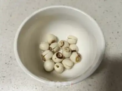 Make Black Bean Lotus, red date tea step 2