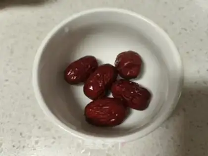 Make Black Bean Lotus, red date tea step 3
