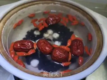 Make Black Bean Lotus, red date tea step 4