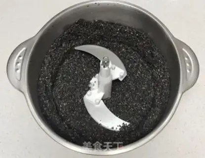 Make Homemade black sesame pills step 1