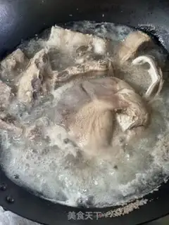 Make Pork belly potion bone soup step 1