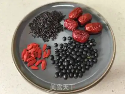 Make The black bean makes porridge step 0