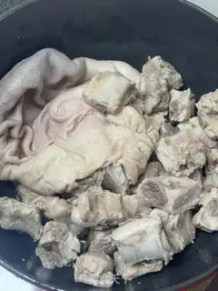 Make Pork belly potion bone soup step 2