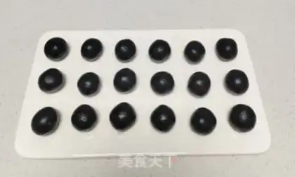 Make Homemade black sesame pills step 7