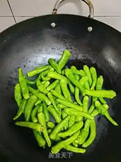 Make Eggs and chili step 0