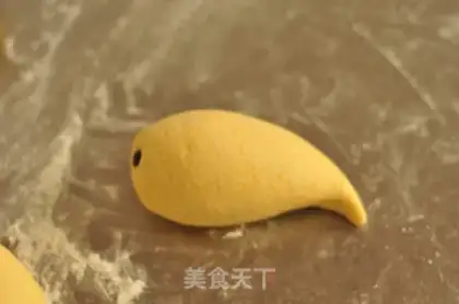 Make Corn-faced mango buns step 3
