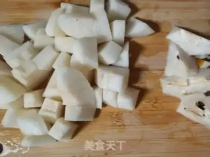 Make Autumn pears are made from the crumbs step 1