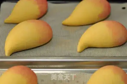 Make Corn-faced mango buns step 6