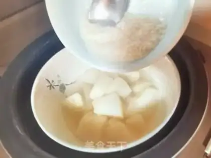 Make Autumn pears are made from the crumbs step 3