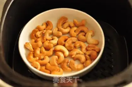 Make cucumber cashew shrimp step 1