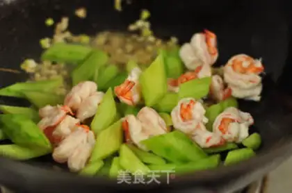 Make cucumber cashew shrimp step 7