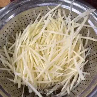 Make Spicy potatoes step 1
