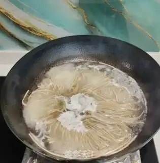 Make Shrimp eggs and wheat noodles step 3