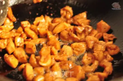 Make Black pepper chicken pizza step 2