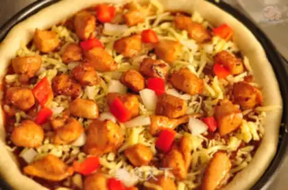 Make Black pepper chicken pizza step 6