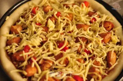 Make Black pepper chicken pizza step 7