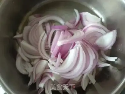 Make Onion fried meat step 1