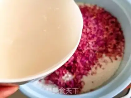 Make Rose-blooded wheat buns step 1