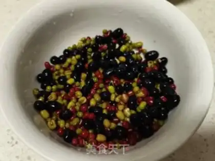 Make Black beans, green beans, red bean soup step 1