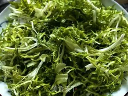 Make A chrysanthel salad step 0