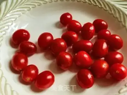 Make A chrysanthel salad step 2