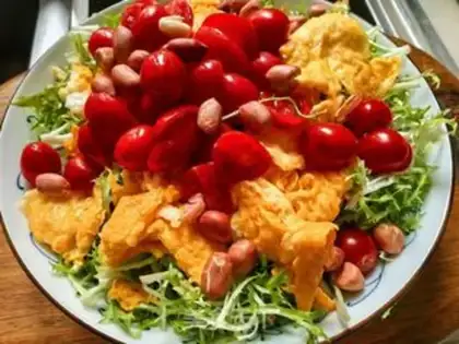 Make A chrysanthel salad step 7