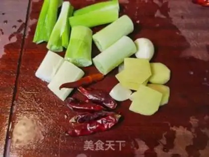 Make Home stewed pedalfish step 2