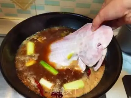 Make Home stewed pedalfish step 6