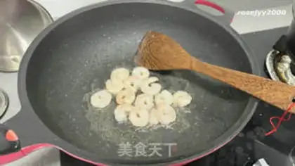 Make Shrimp onion fried eggs step 3