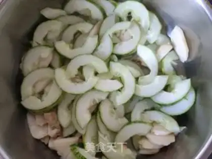 Make cucumber squirm noodles step 4